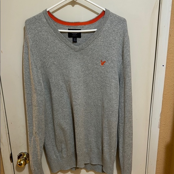 American Eagle Outtfitters Classic Fit Gray V-Neck Sweater Size L - Picture 9 of 9
